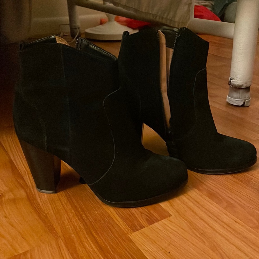 Black jore bootie heels! Size 8 W